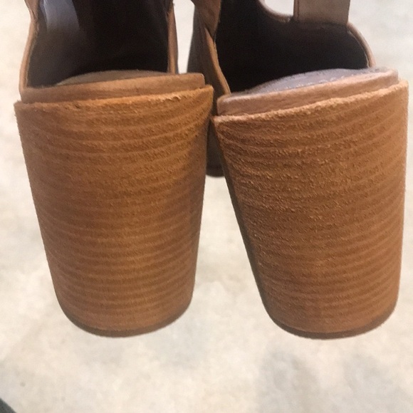 Vince Camuto Closed Toe Leather Upper Buckle Strap Block Heel Mule Sandal-11 - Picture 6 of 9